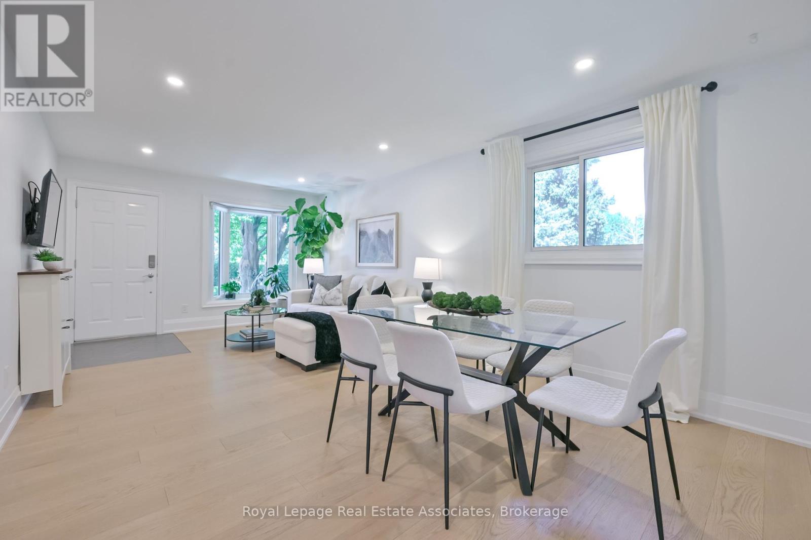 Photo 10 of 3116 Harris Crescent, Mississauga ON