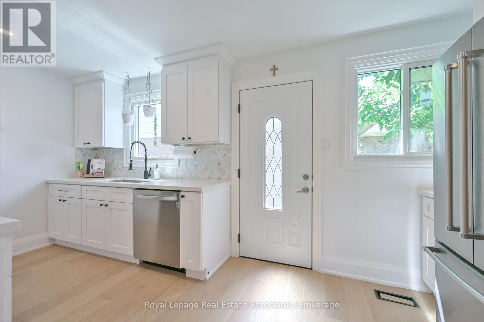 Photo 12 of 3116 Harris Crescent, Mississauga ON