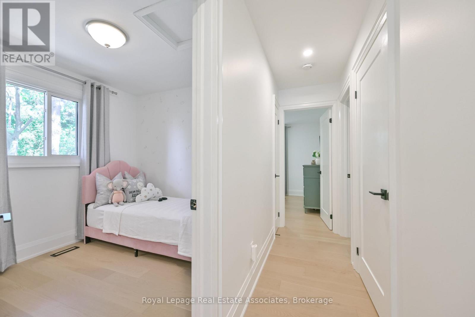 Photo 16 of 3116 Harris Crescent, Mississauga ON