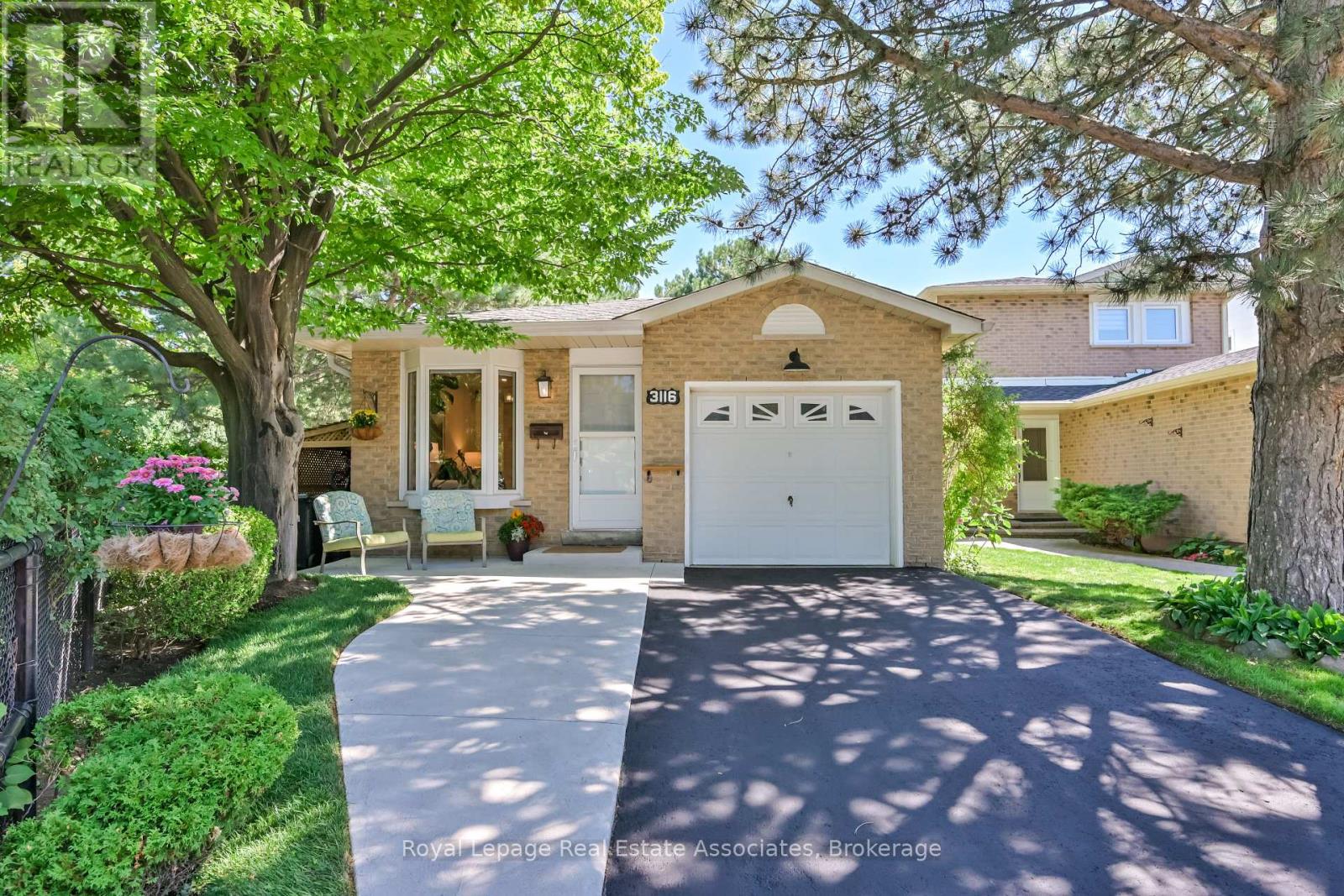Photo 2 of 3116 Harris Crescent, Mississauga ON