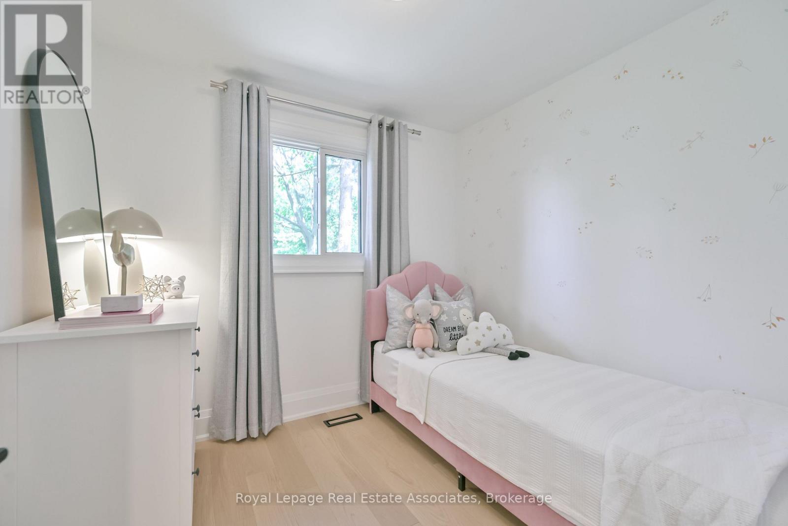 Photo 21 of 3116 Harris Crescent, Mississauga ON