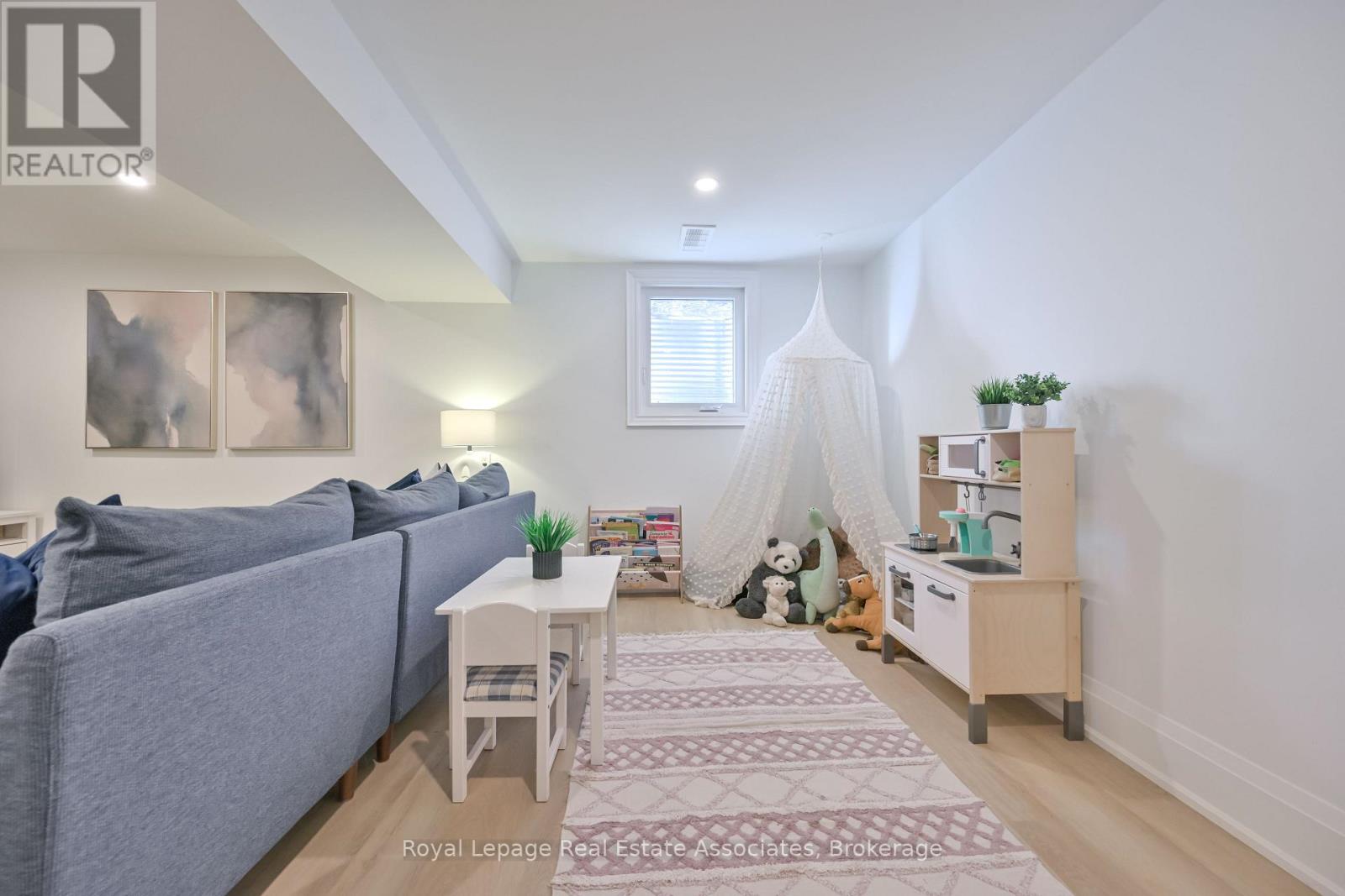 Photo 24 of 3116 Harris Crescent, Mississauga ON