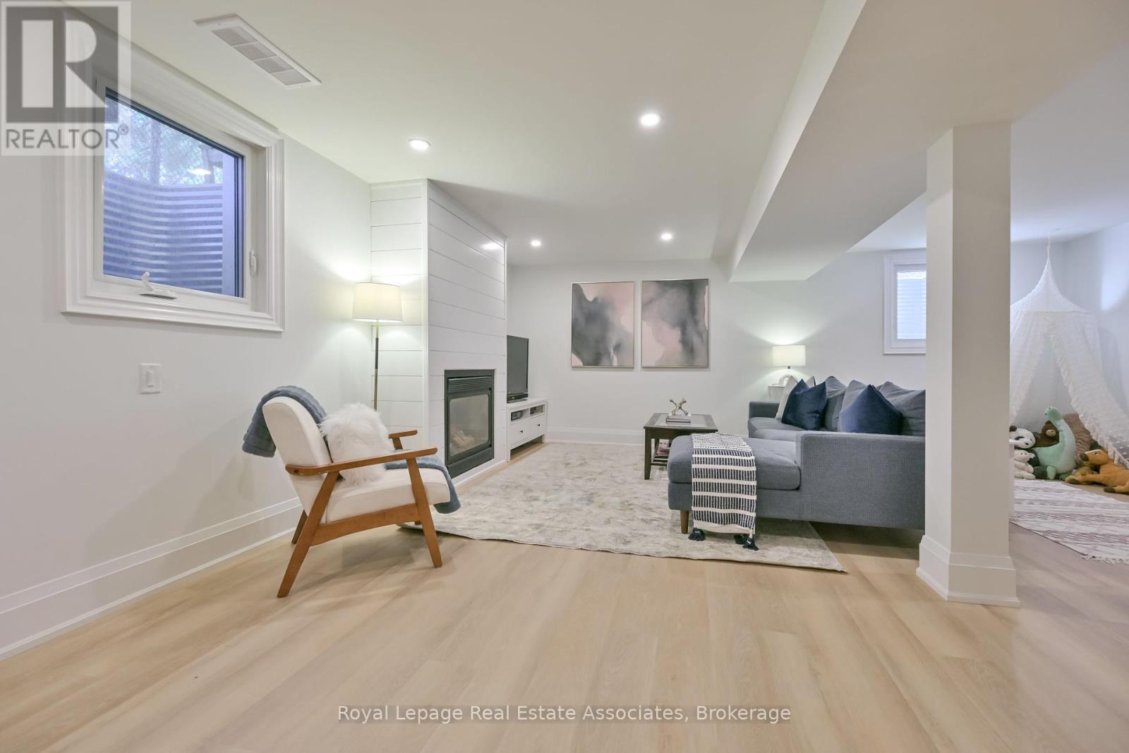 Photo 25 of 3116 Harris Crescent, Mississauga ON