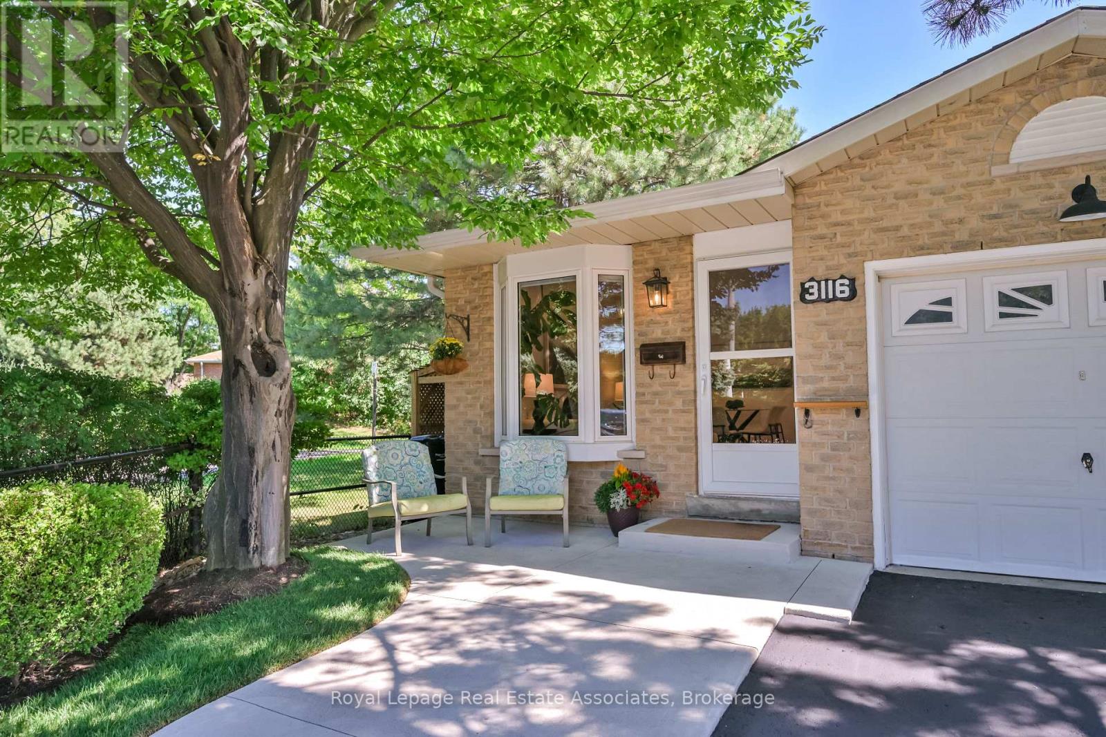 Photo 3 of 3116 Harris Crescent, Mississauga ON