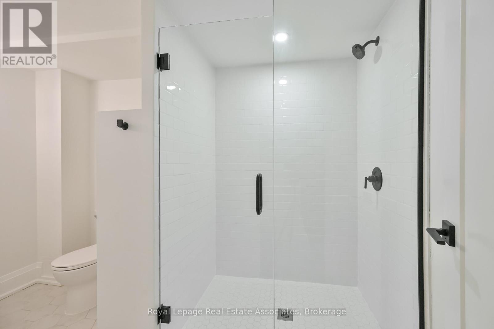 Photo 32 of 3116 Harris Crescent, Mississauga ON