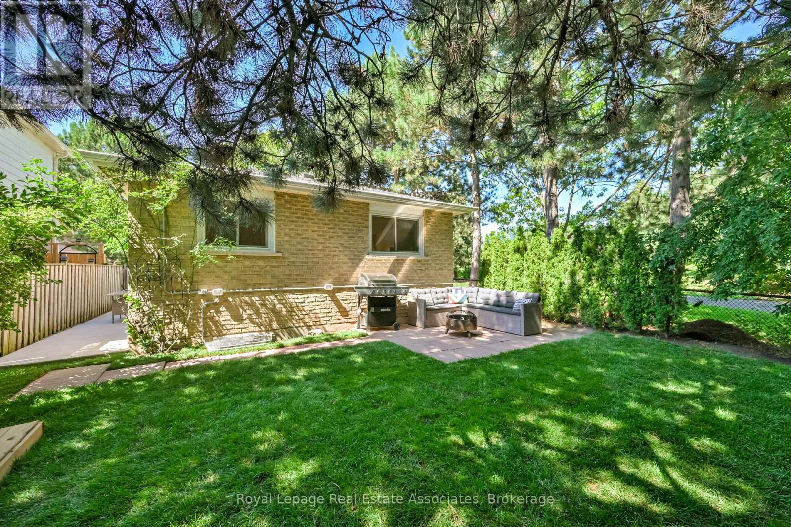 Photo 36 of 3116 Harris Crescent, Mississauga ON