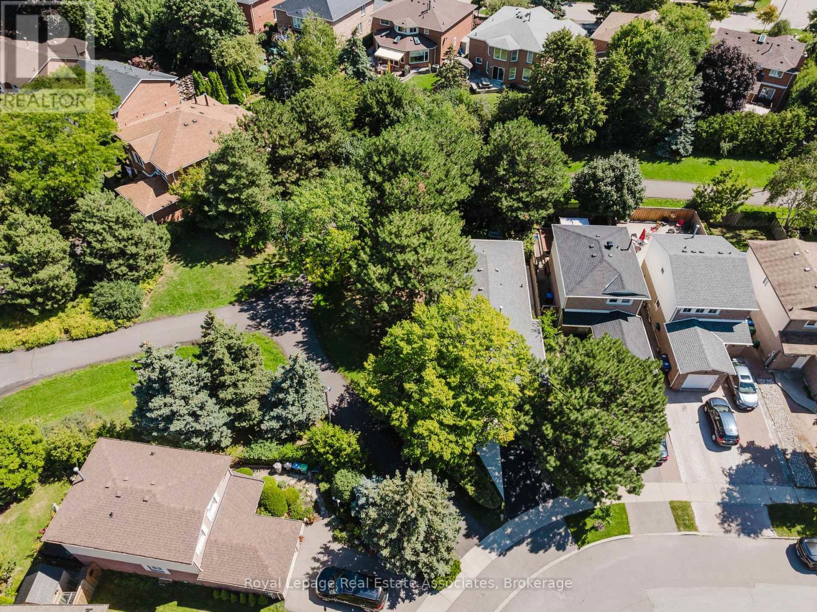 Photo 38 of 3116 Harris Crescent, Mississauga ON