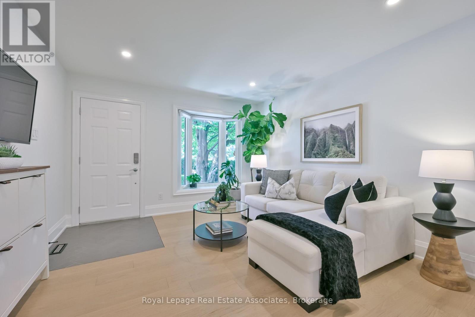 Photo 4 of 3116 Harris Crescent, Mississauga ON
