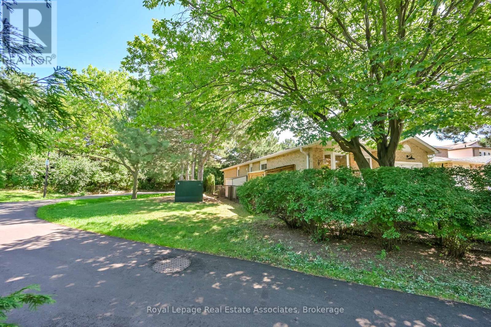 Photo 40 of 3116 Harris Crescent, Mississauga ON