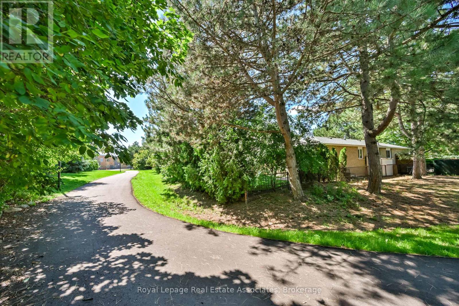 Photo 41 of 3116 Harris Crescent, Mississauga ON