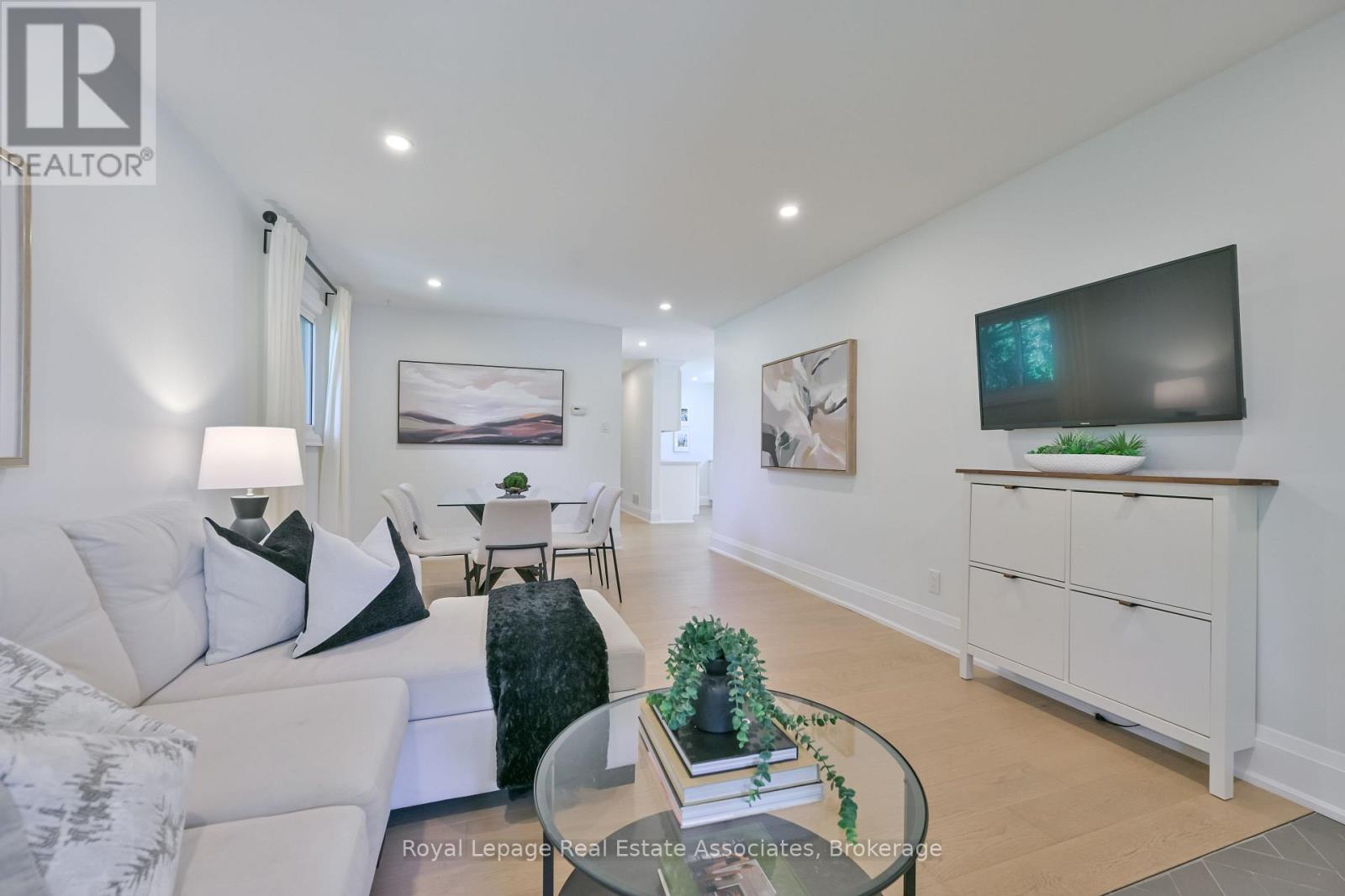 Photo 6 of 3116 Harris Crescent, Mississauga ON