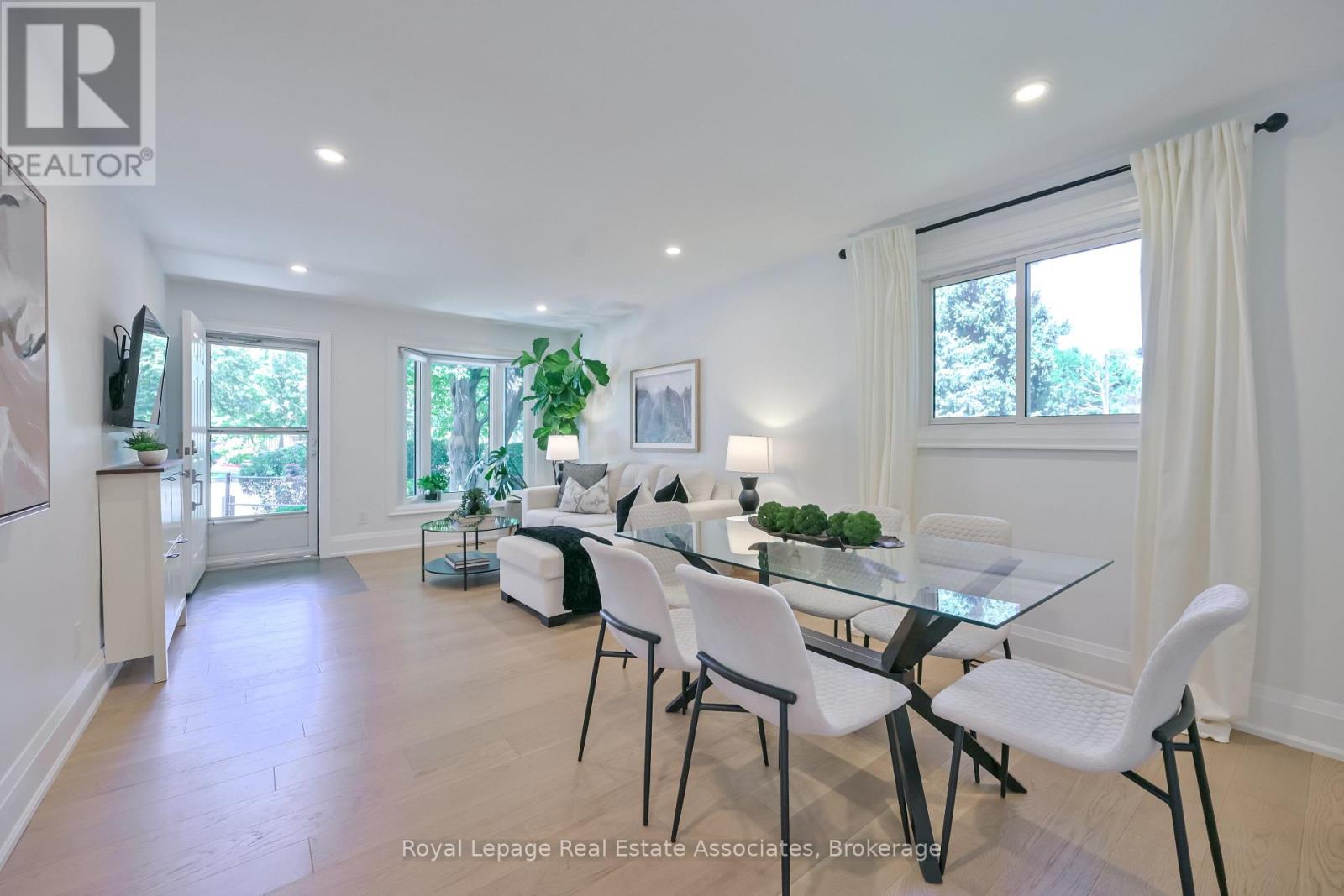 Photo 7 of 3116 Harris Crescent, Mississauga ON