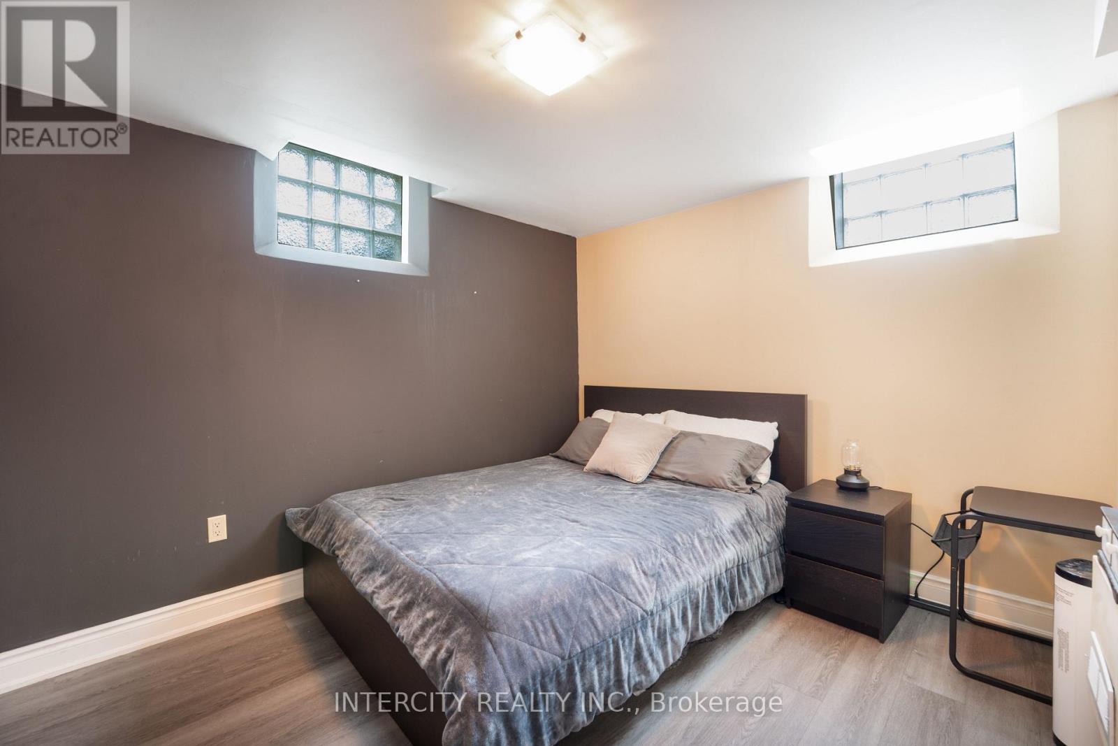 Photo 30 of 5409 Duchess Court, Burlington ON
