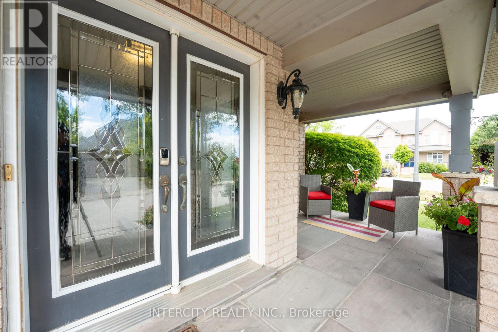 Photo 34 of 5409 Duchess Court, Burlington ON