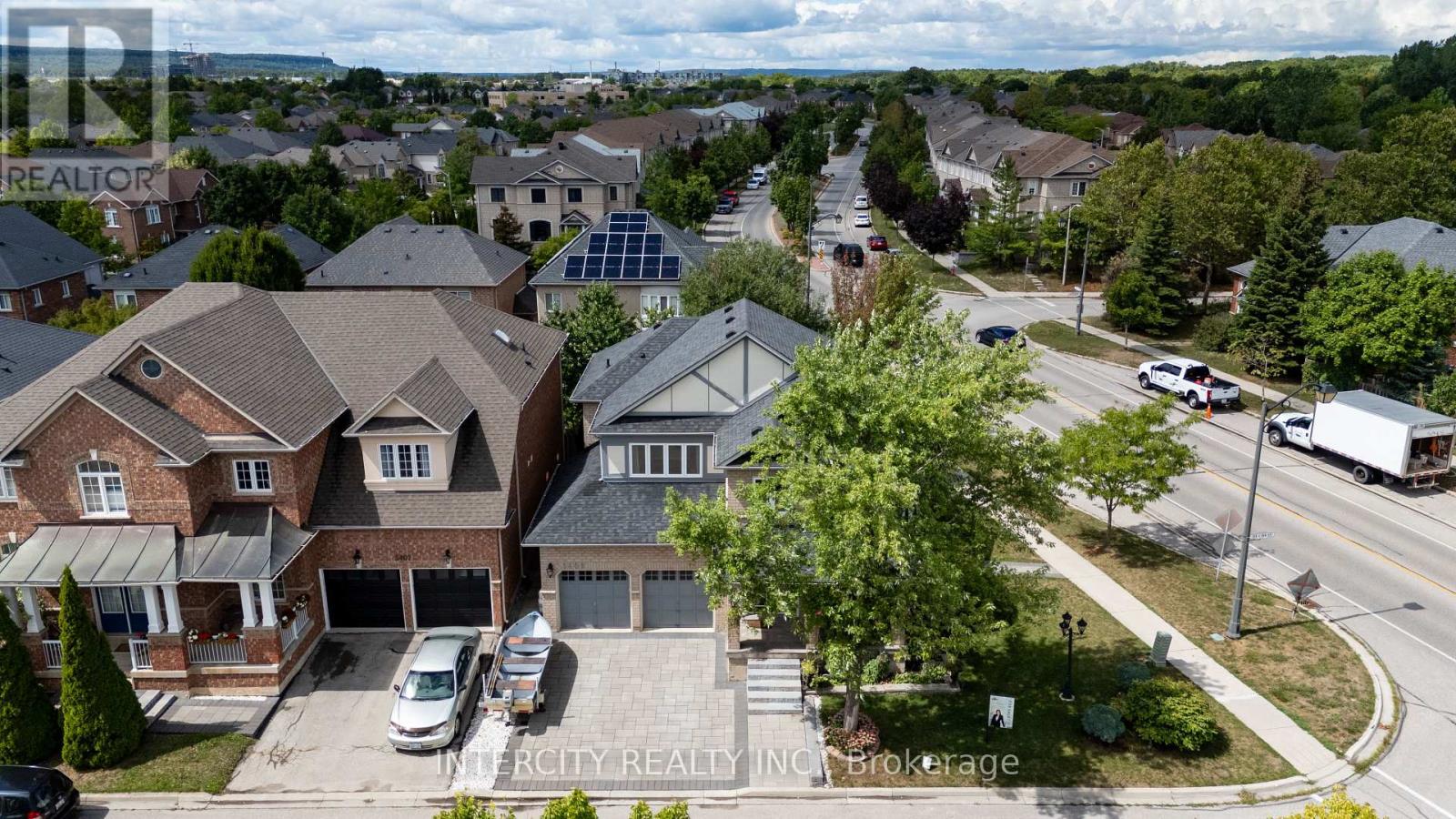 Photo 40 of 5409 Duchess Court, Burlington ON