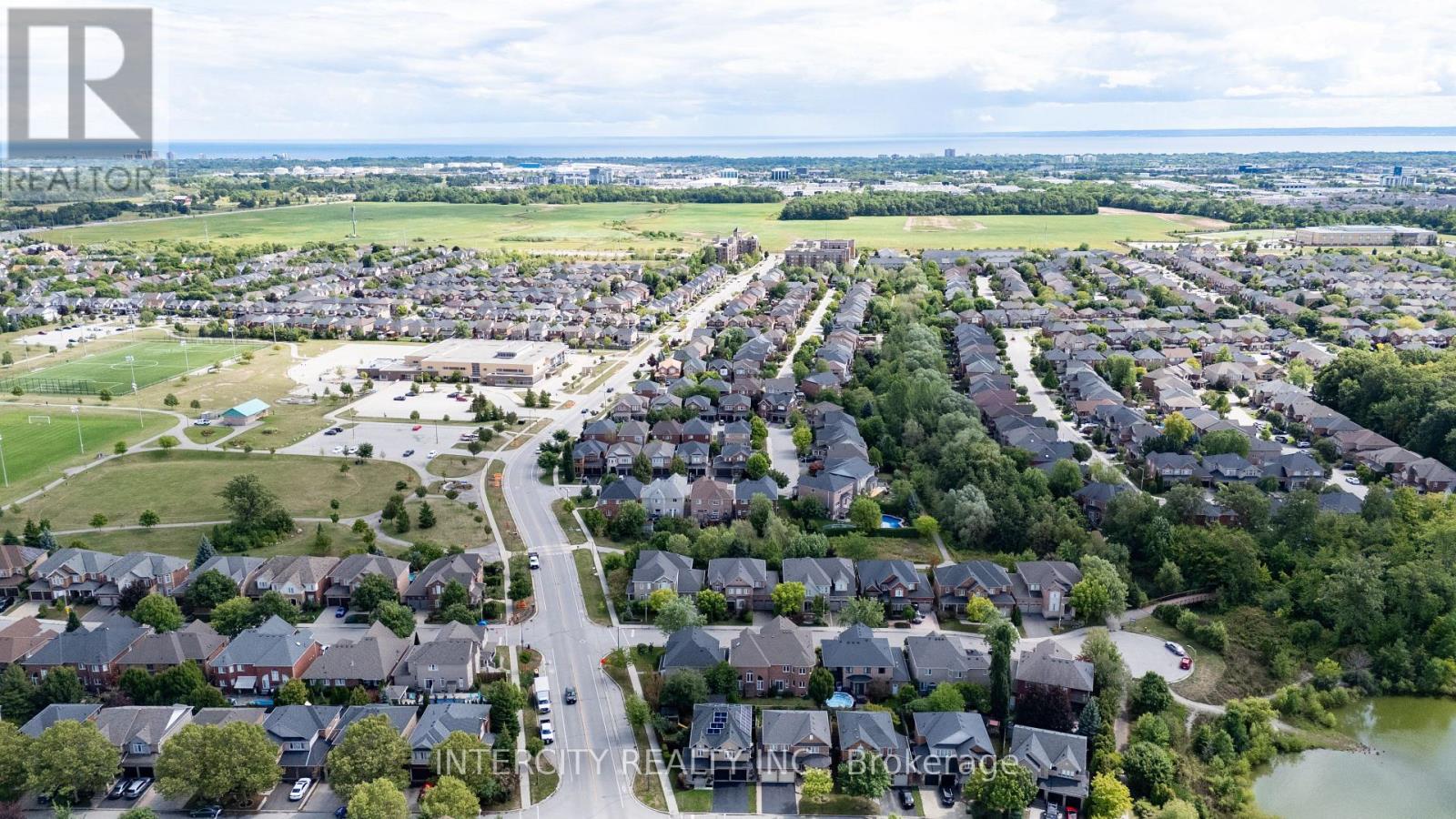 Photo 41 of 5409 Duchess Court, Burlington ON