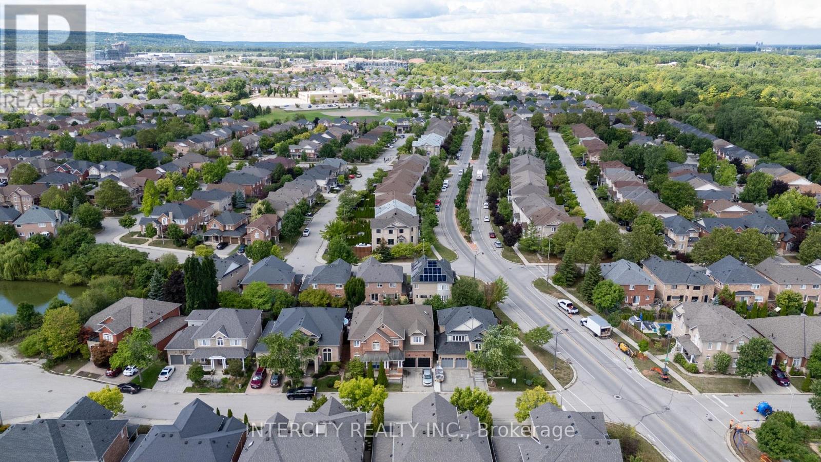 Photo 42 of 5409 Duchess Court, Burlington ON