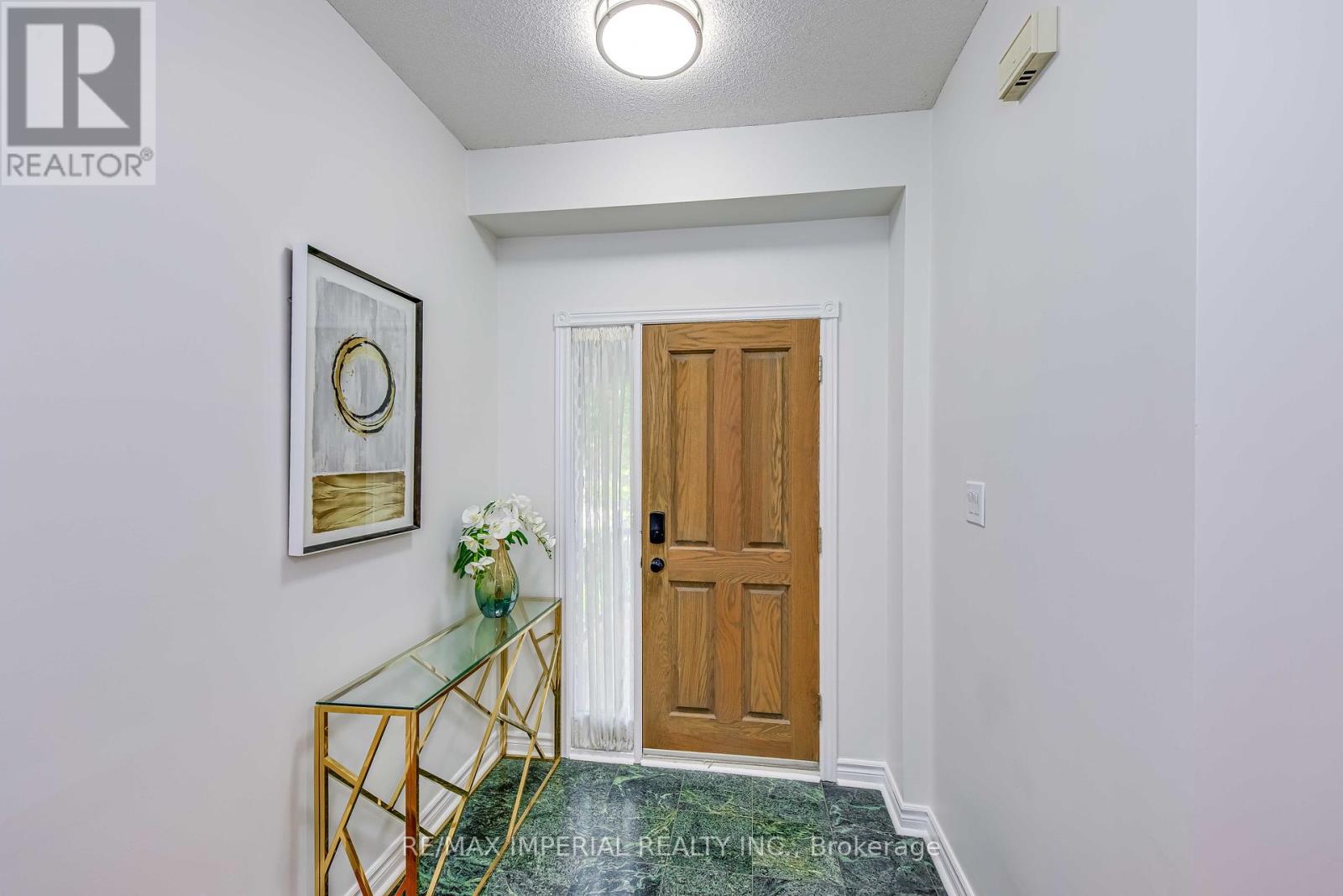 Photo 13 of 5560 Middlebury Drive, Mississauga ON