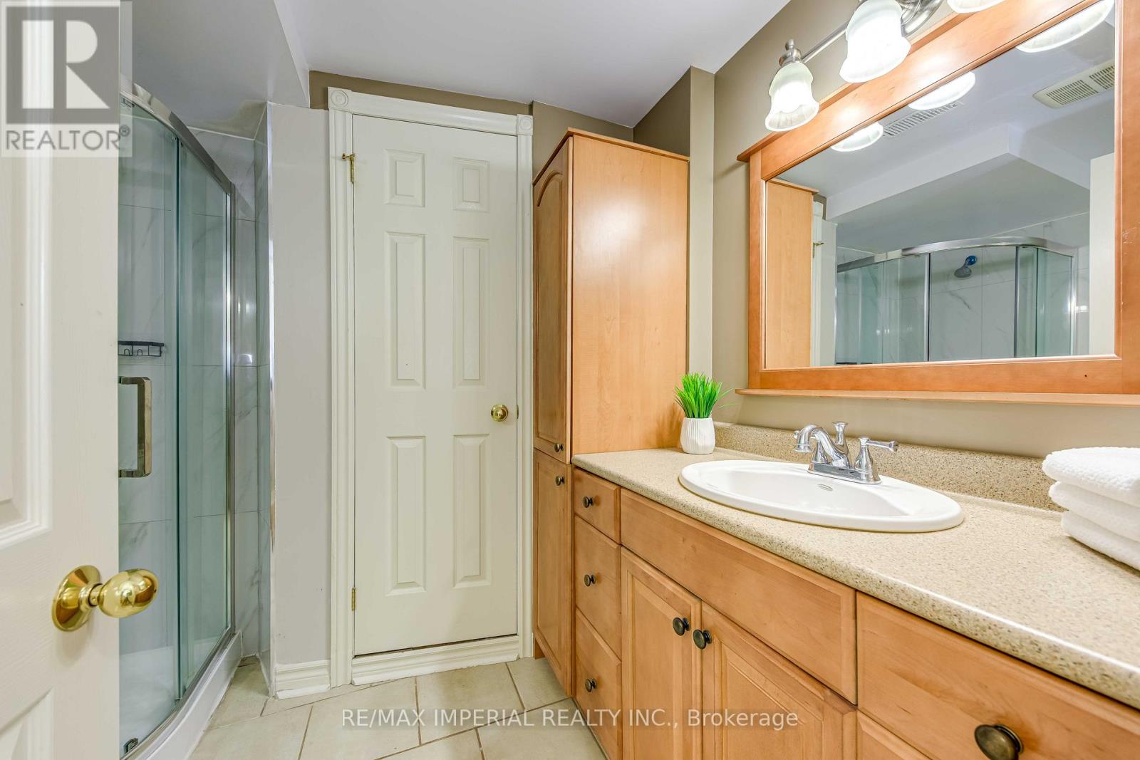 Photo 47 of 5560 Middlebury Drive, Mississauga ON