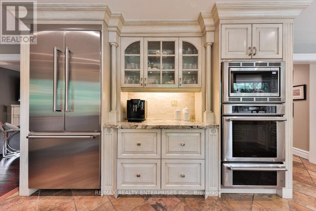 Photo 10 of 1293 Greenoaks Drive, Mississauga ON