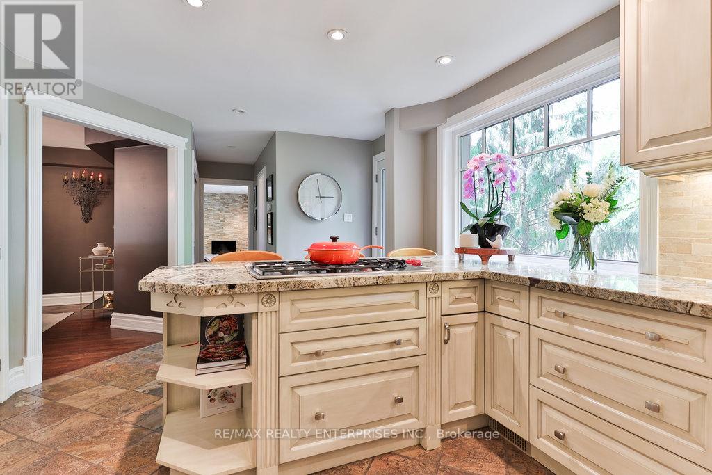 Photo 12 of 1293 Greenoaks Drive, Mississauga ON