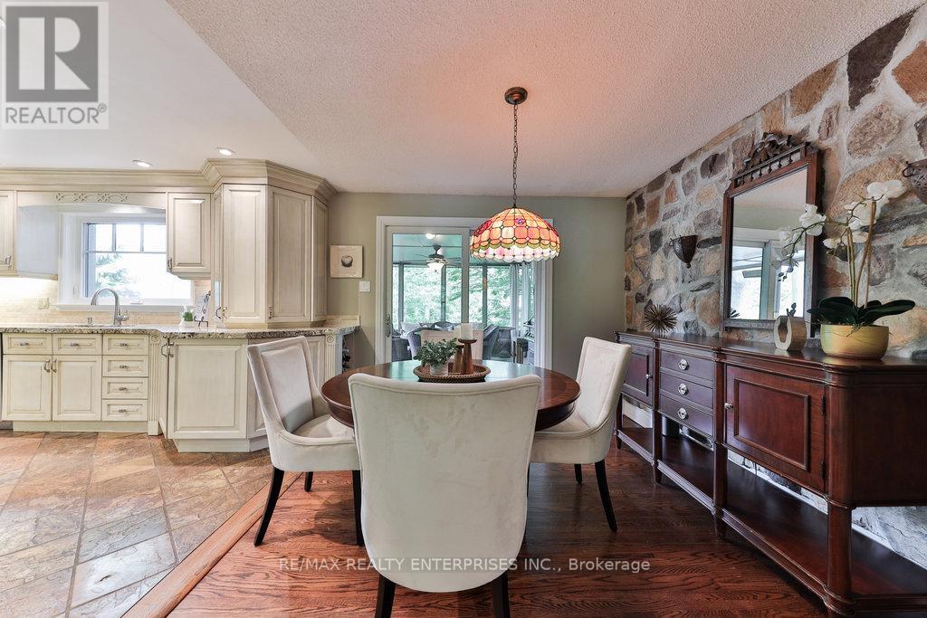 Photo 15 of 1293 Greenoaks Drive, Mississauga ON