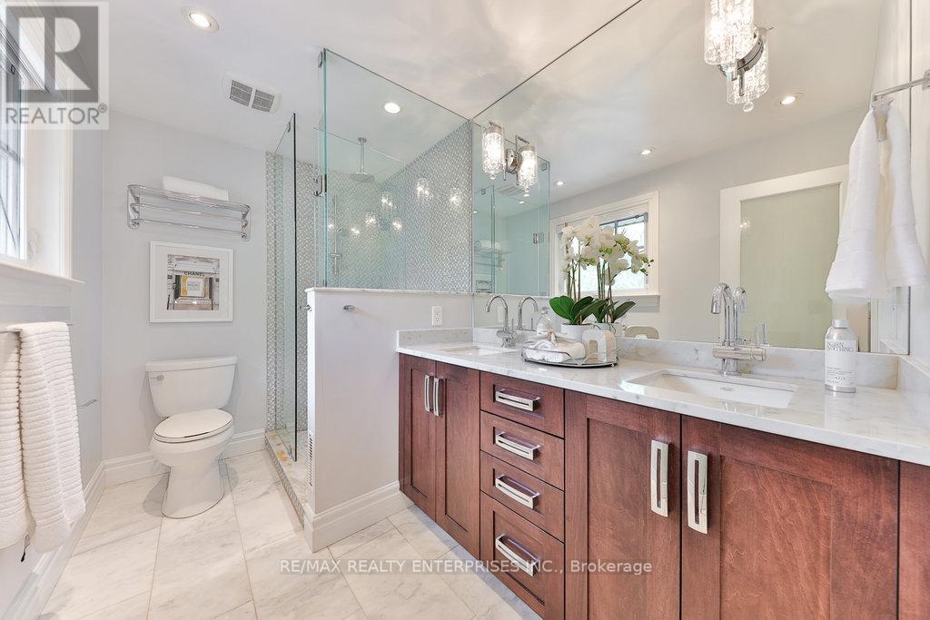 Photo 23 of 1293 Greenoaks Drive, Mississauga ON