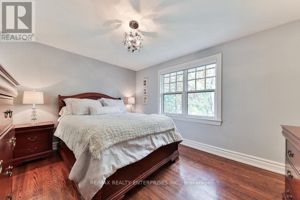 Photo 24 of 1293 Greenoaks Drive, Mississauga ON