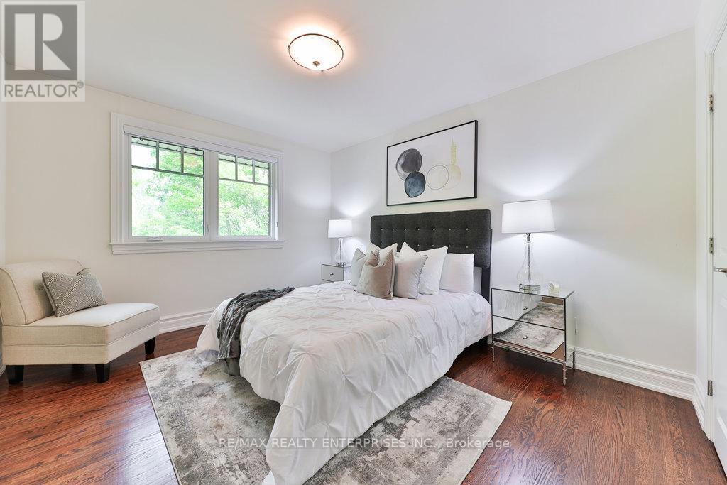 Photo 26 of 1293 Greenoaks Drive, Mississauga ON