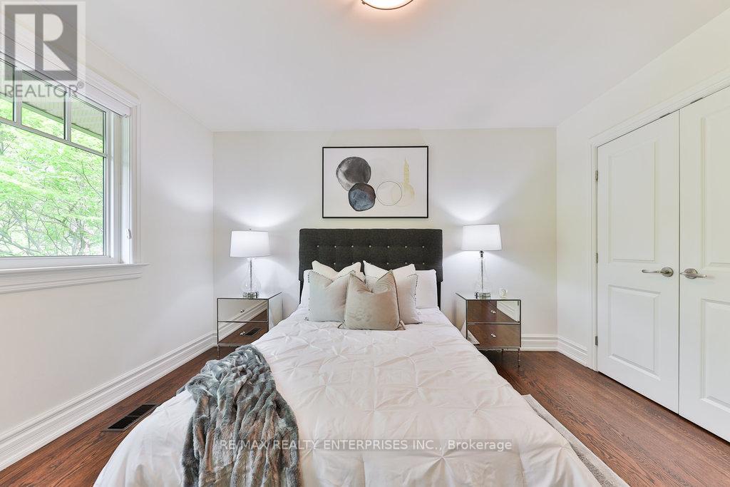 Photo 27 of 1293 Greenoaks Drive, Mississauga ON