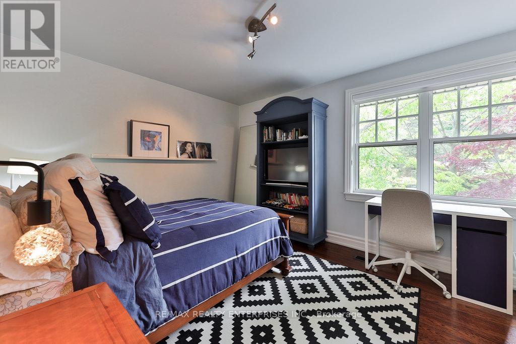Photo 28 of 1293 Greenoaks Drive, Mississauga ON