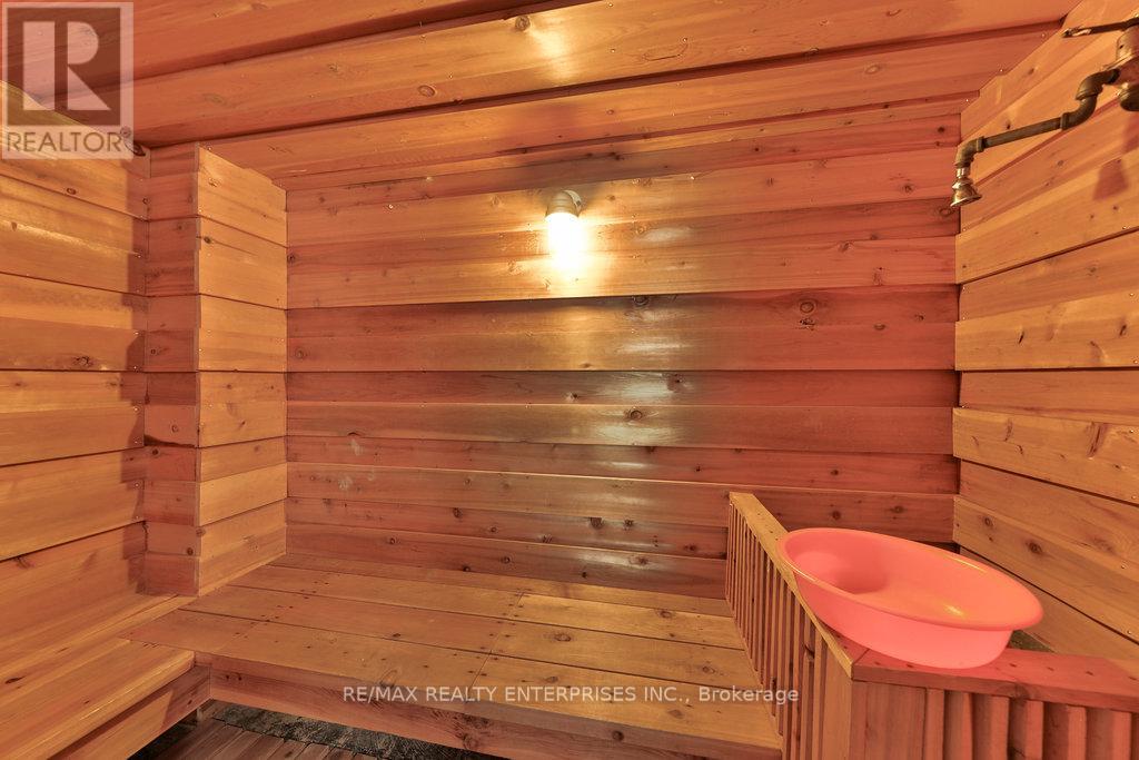 Photo 32 of 1293 Greenoaks Drive, Mississauga ON