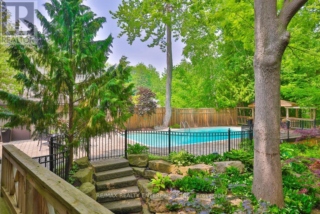 Photo 39 of 1293 Greenoaks Drive, Mississauga ON