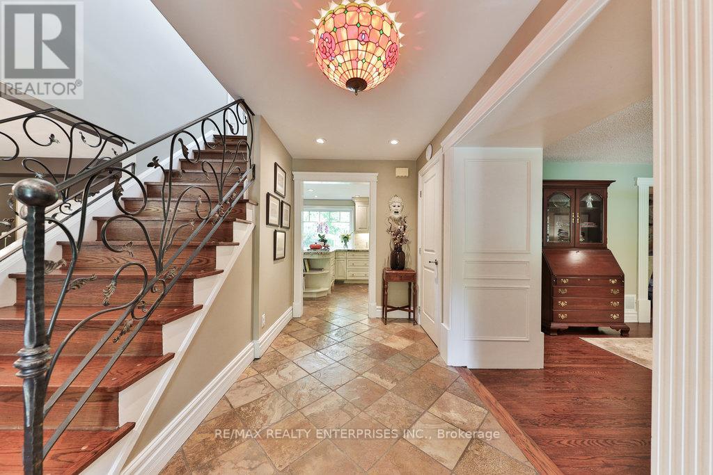 Photo 6 of 1293 Greenoaks Drive, Mississauga ON