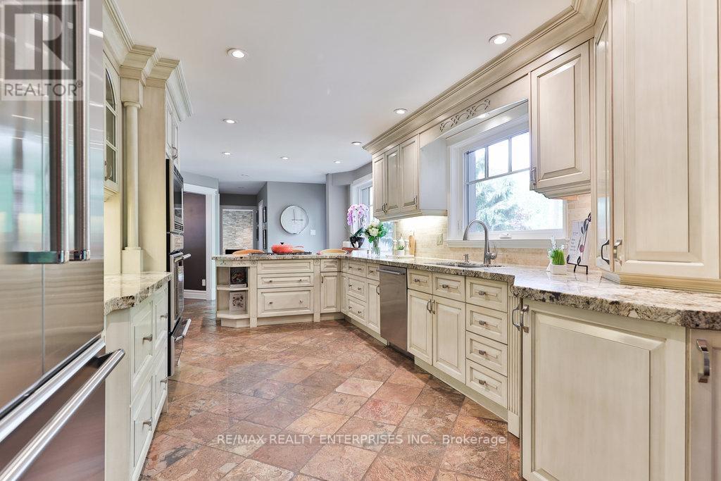 Photo 9 of 1293 Greenoaks Drive, Mississauga ON