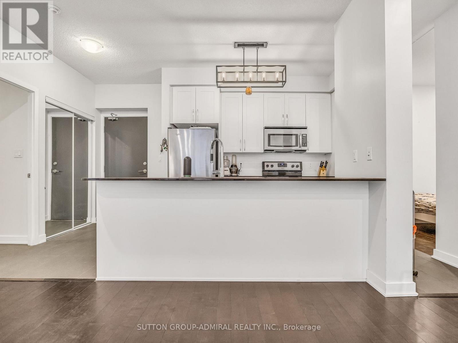 Photo 3 of 202 4070 Confederation Parkway, Mississauga ON
