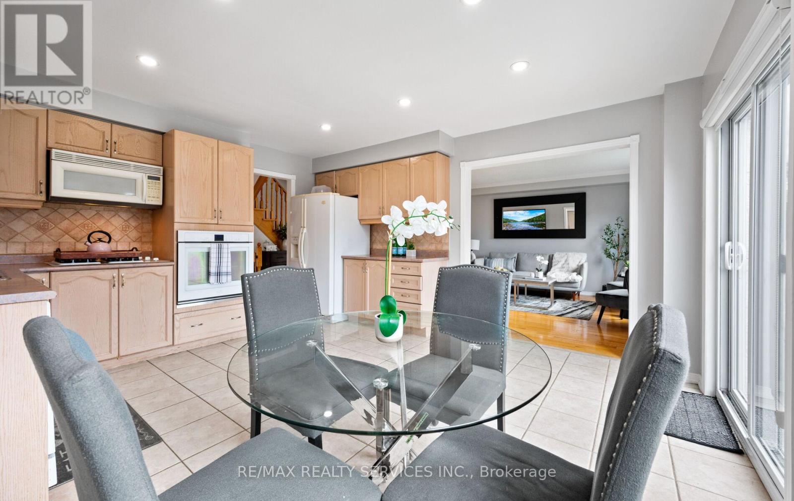 Photo 11 of 45 Briarcroft Road, Brampton ON