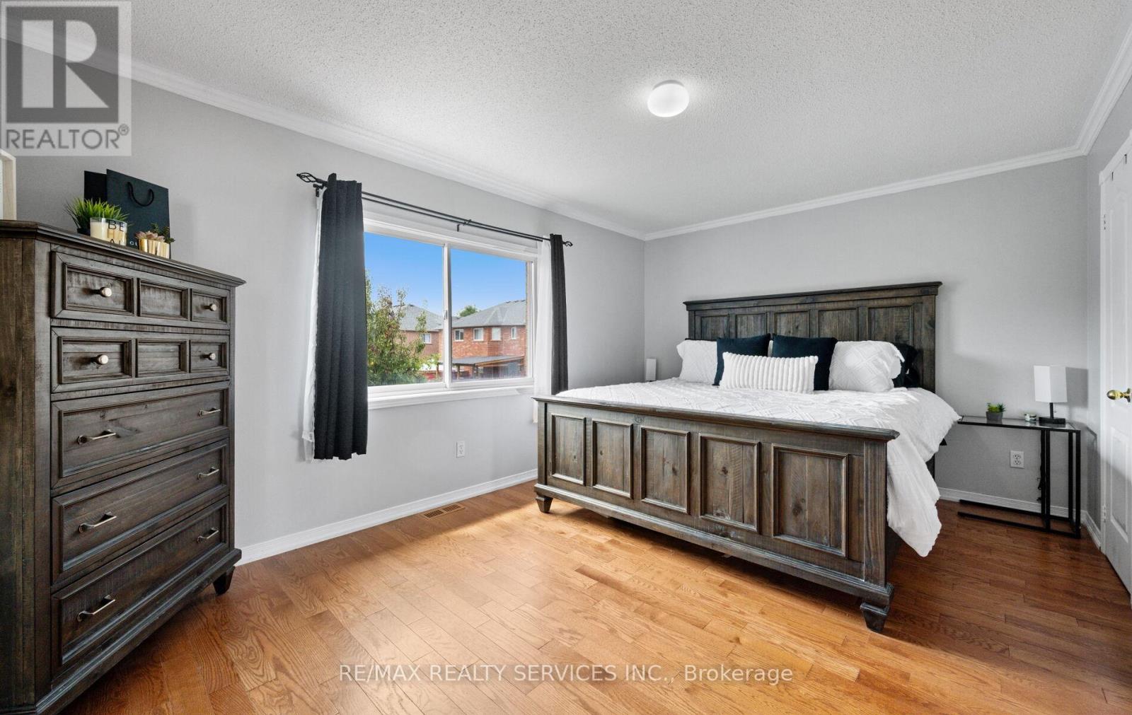 Photo 18 of 45 Briarcroft Road, Brampton ON