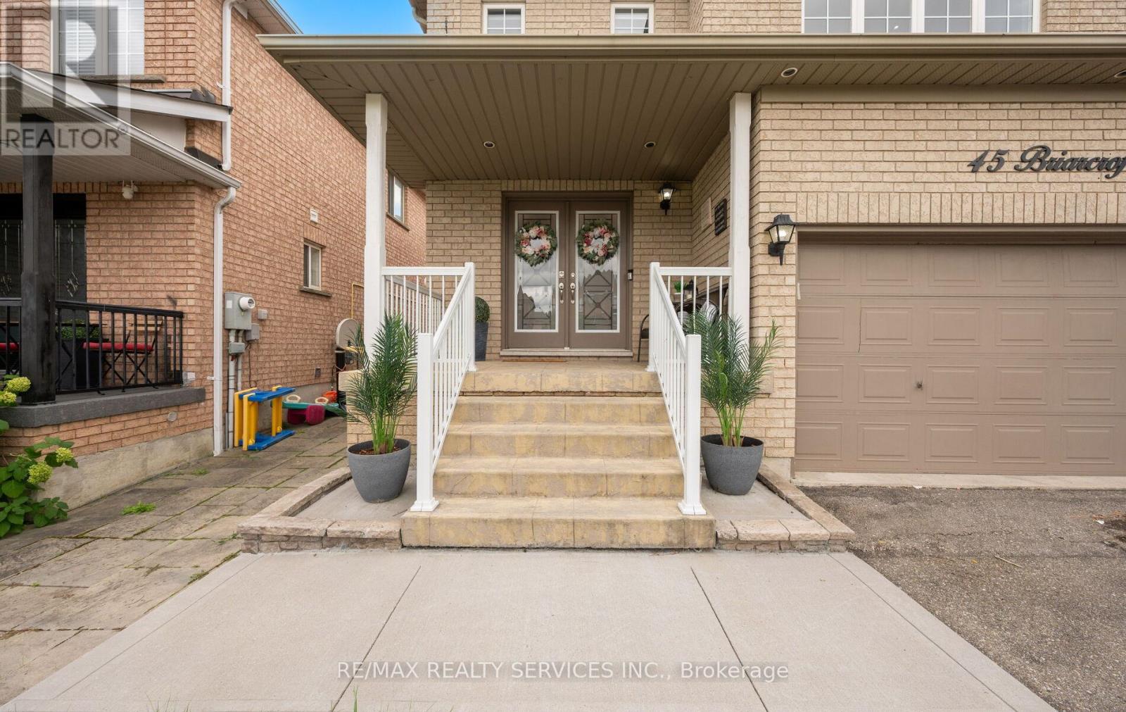 Photo 2 of 45 Briarcroft Road, Brampton ON