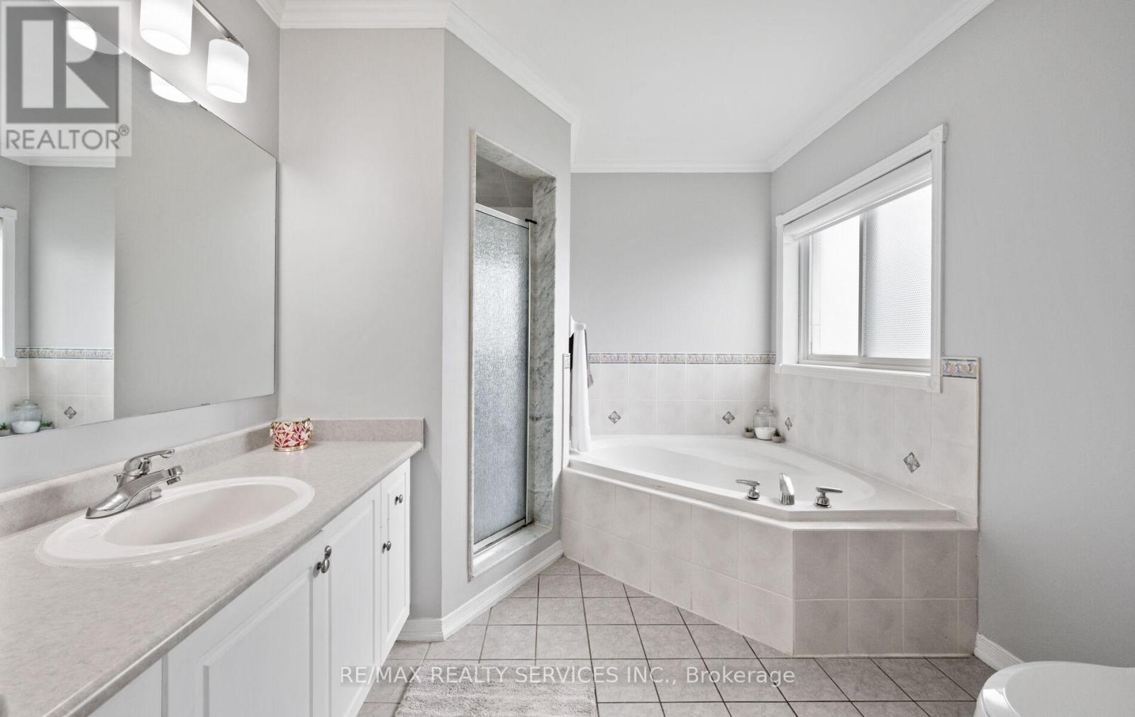 Photo 20 of 45 Briarcroft Road, Brampton ON