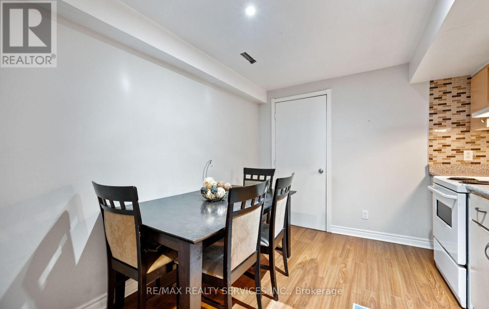 Photo 28 of 45 Briarcroft Road, Brampton ON