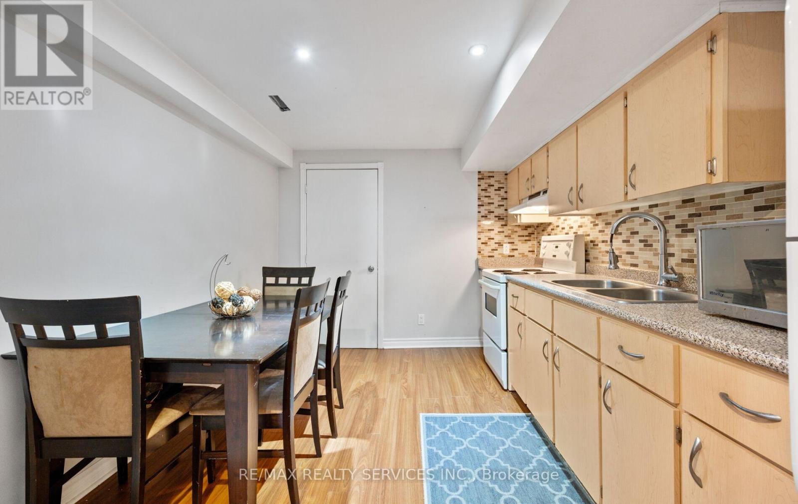 Photo 29 of 45 Briarcroft Road, Brampton ON