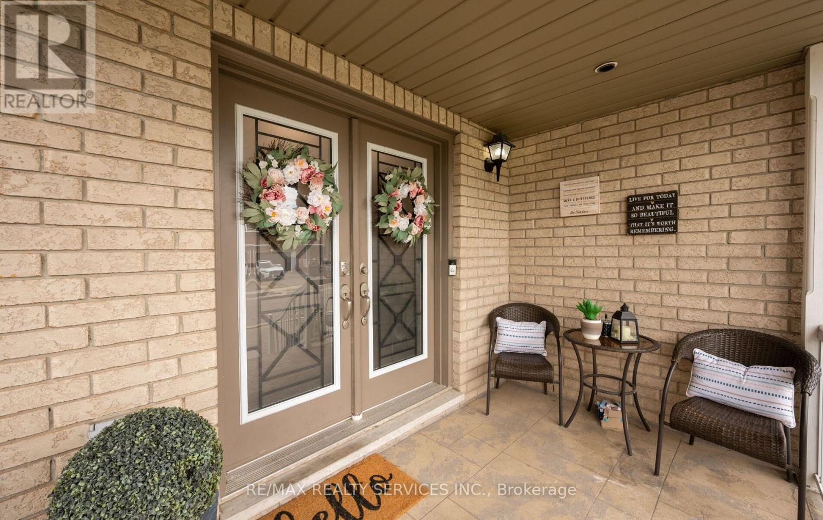 Photo 3 of 45 Briarcroft Road, Brampton ON