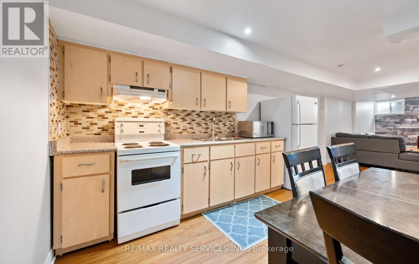 Photo 30 of 45 Briarcroft Road, Brampton ON