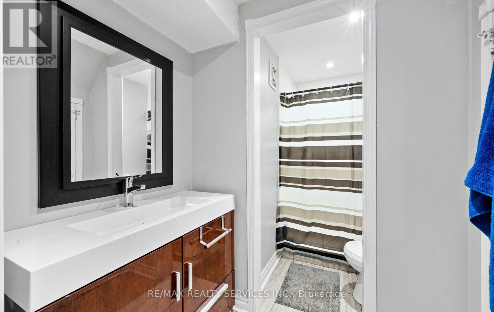 Photo 32 of 45 Briarcroft Road, Brampton ON
