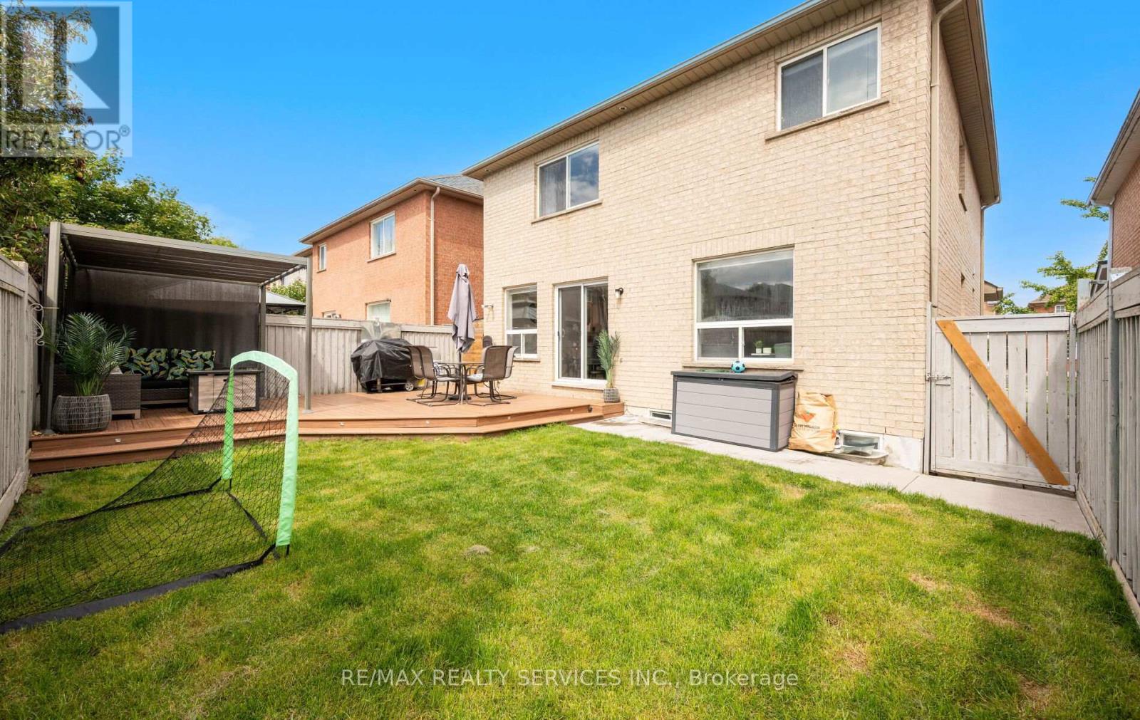 Photo 37 of 45 Briarcroft Road, Brampton ON