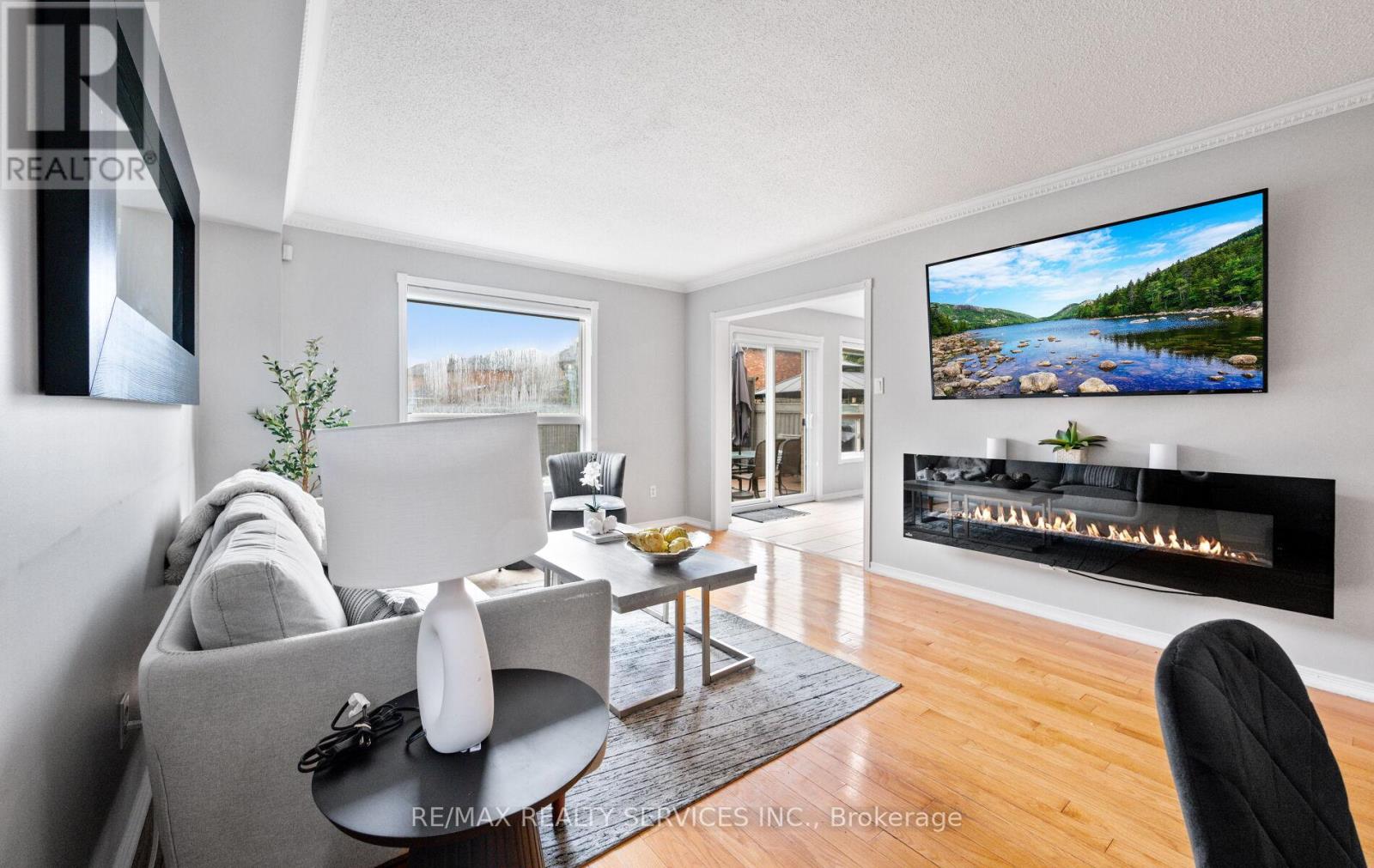 Photo 8 of 45 Briarcroft Road, Brampton ON