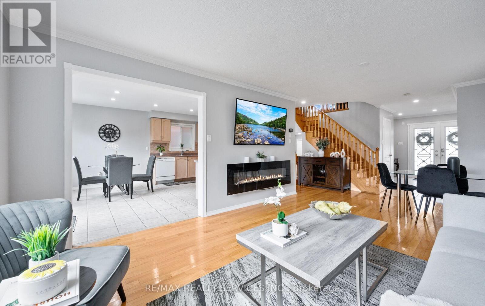 Photo 9 of 45 Briarcroft Road, Brampton ON