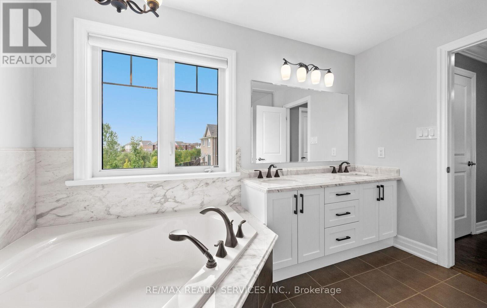 Photo 22 of 182 Tysonville Circle, Brampton ON