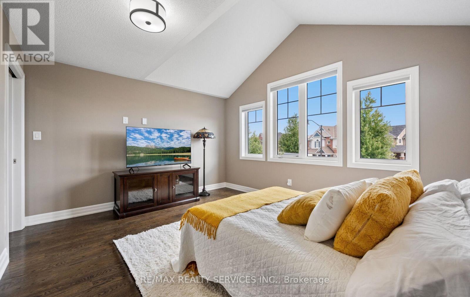 Photo 24 of 182 Tysonville Circle, Brampton ON